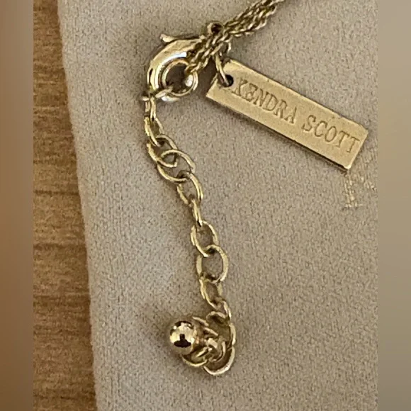 Kendra Scott Reid Necklace Bright Coral Color Faceted Pendant Goldtone Chain. - Picture 3 of 5